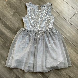 Gray sequins dress with umbrae bottom.